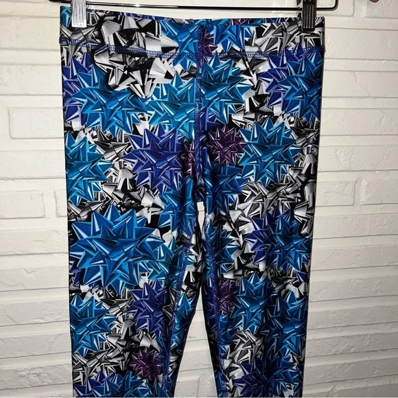 Terez Blue Silver Gift Wrap Bow Holiday Athletic Leggings, Women’s Size Small - Picture 7 of 8